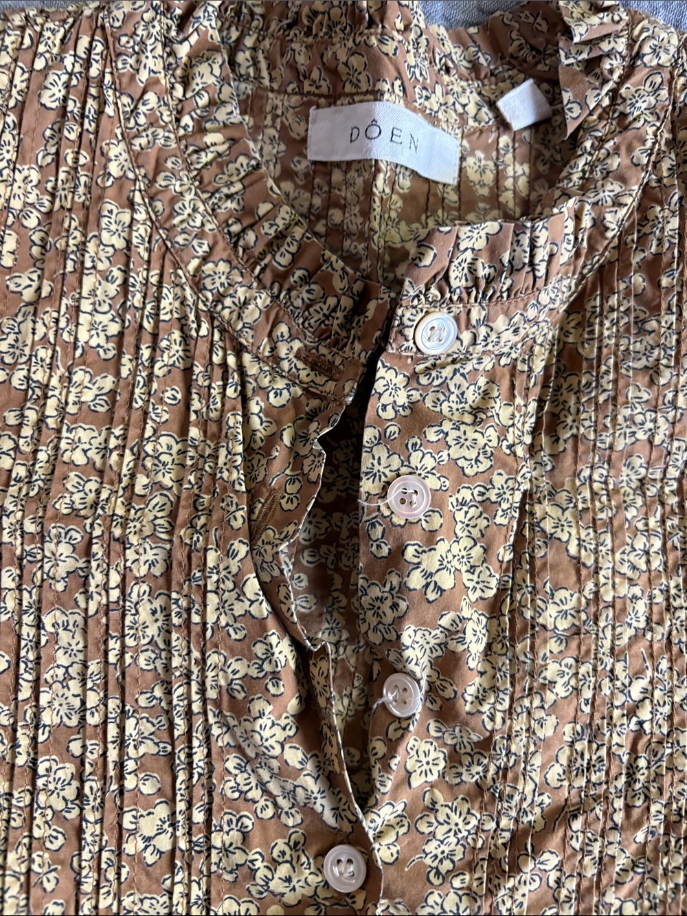 Doen Brown Floral Pintuck Ruffle Blouse - Picture 4 of 7